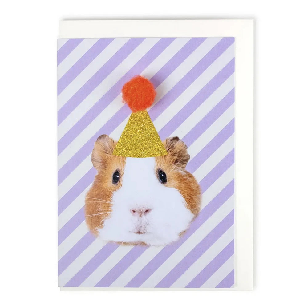Grusskarte lila-weiss schräg gestreift mit Meerschweinchenkopf mit orangem Pompon auf goldenem Spitzhut, weisser Hintergrund