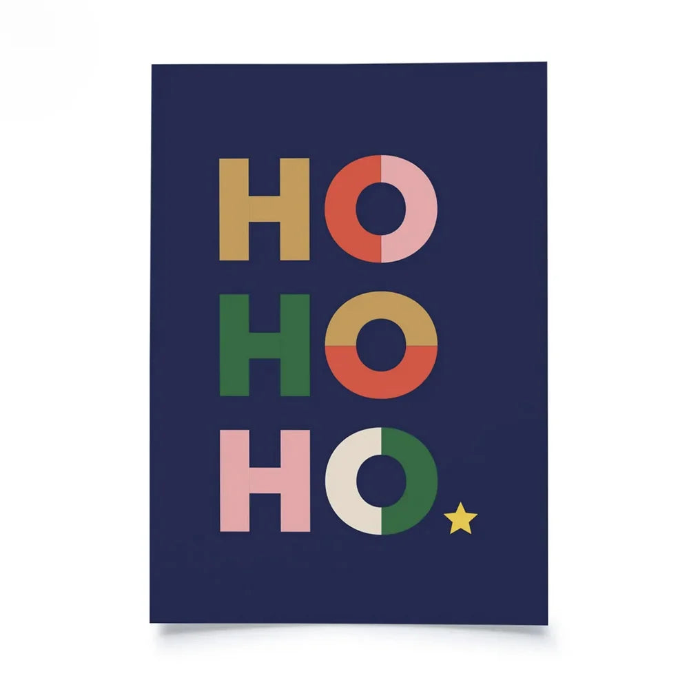 Postkarte dunkelblau mit den Buchstaben Ho Ho Ho übereinander geschrieben
