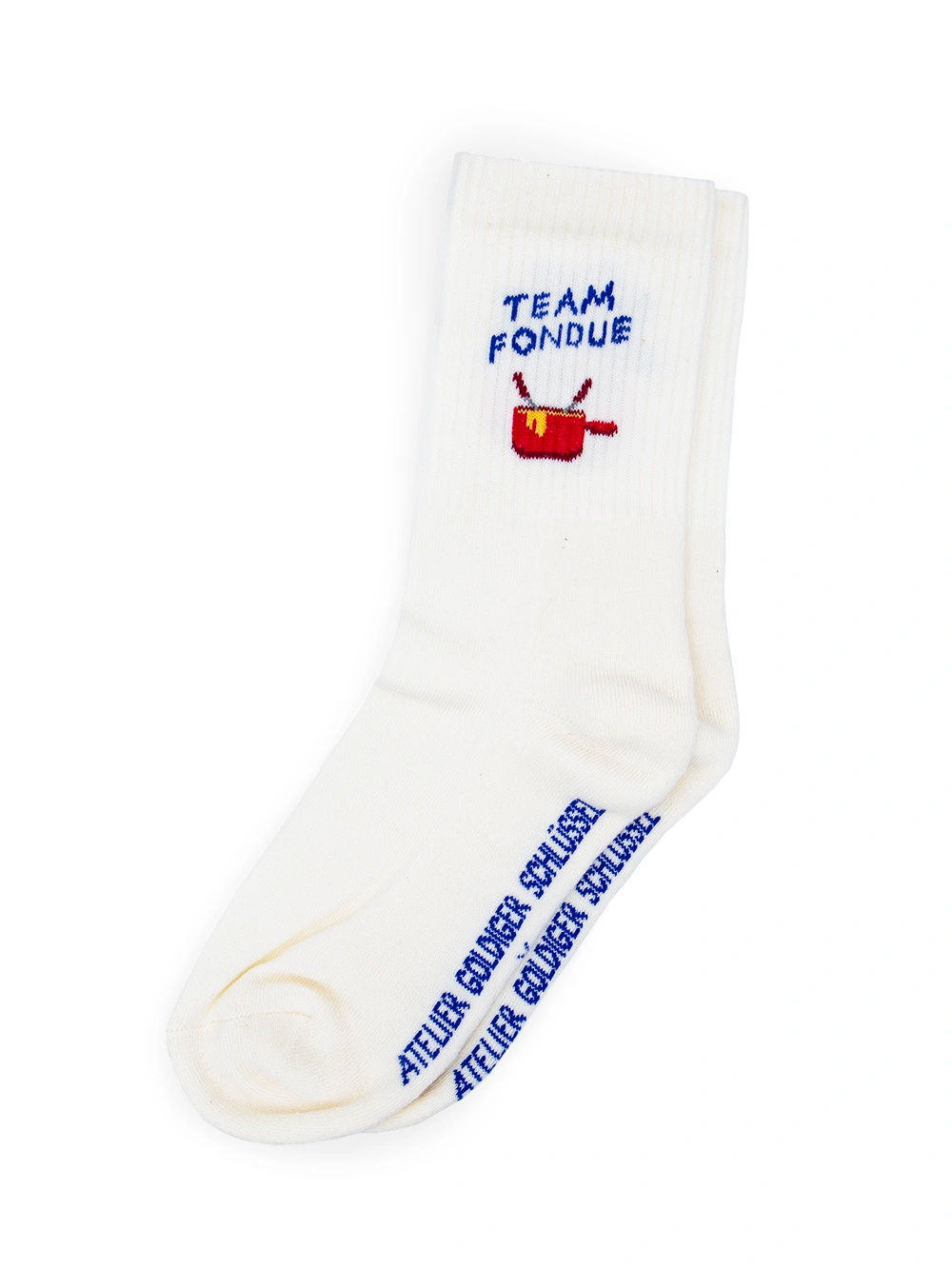 Weisse Sportsocken mit dem blauen Schriftzug Team Fondue sowie einem roten Caquelon darauf, auf weissem Hintergrund